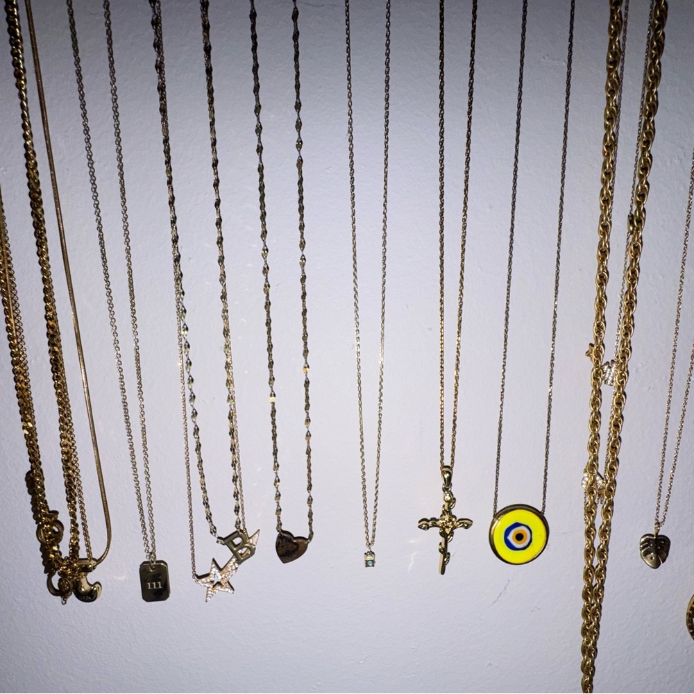Elegant Gold Necklace Collection